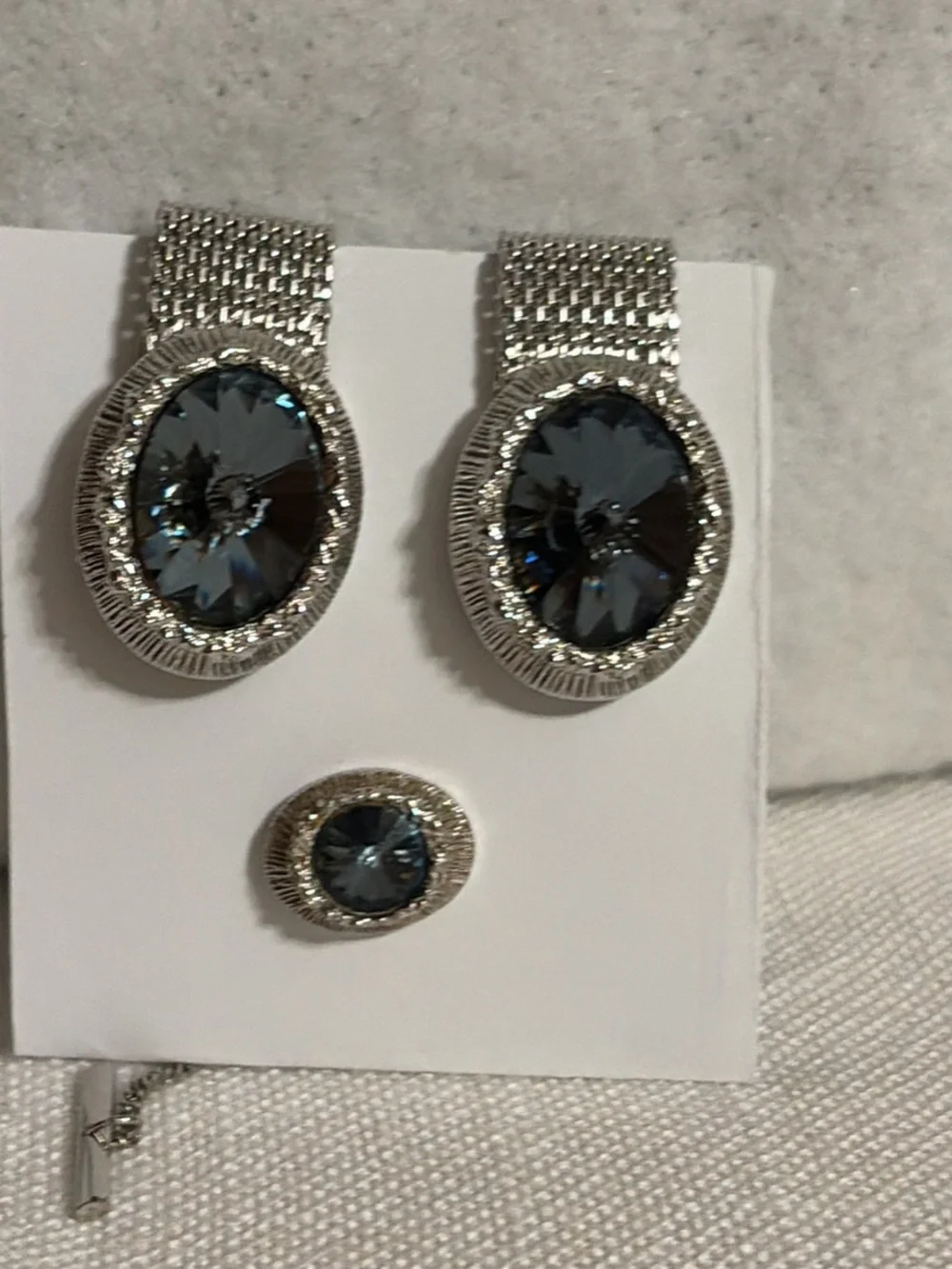 Men’s Silver-Tone Blue stone wrap around cufflinks and bar chain tie tack
